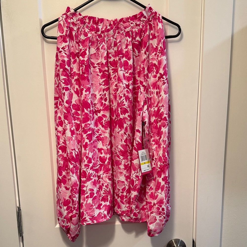 Vince Camuto Pink and White Floral Cold Shoulder Top size M. NWT